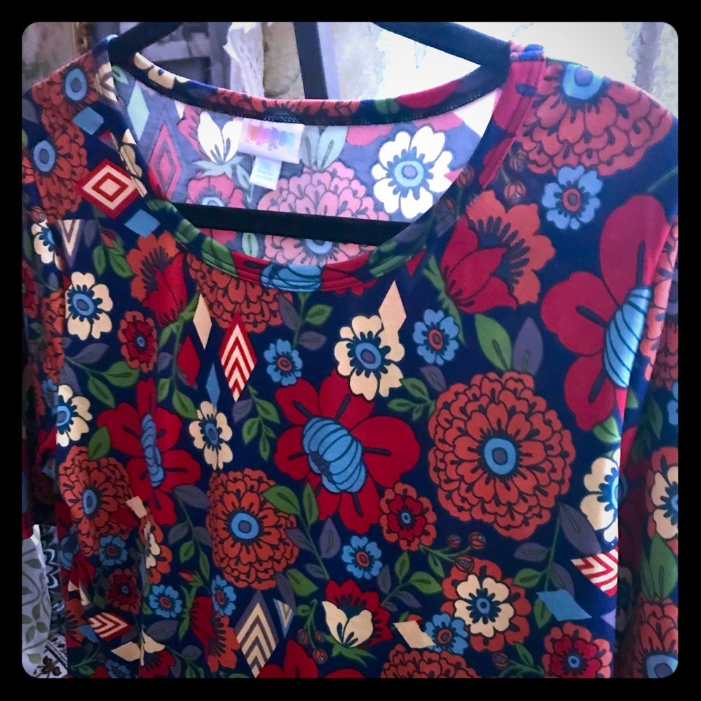 LuLaRoe GIGI style floral plus size top. NWT!